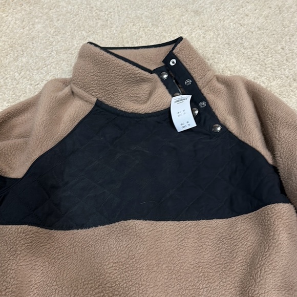 Brand new Abercrombie quilted snap pullover - Picture 2 of 2